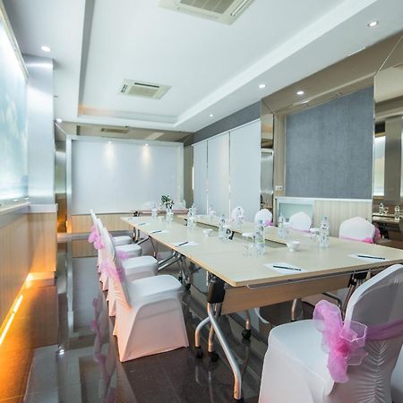 Oxville Hotel Паданг Экстерьер фото