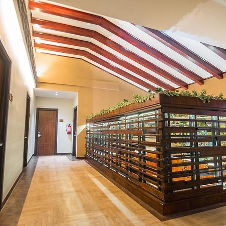 Oxville Hotel Паданг Экстерьер фото