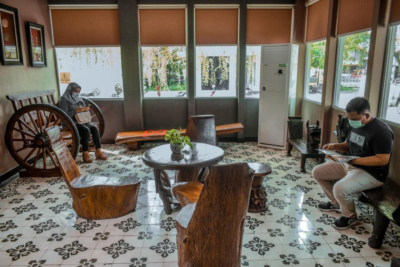 Oxville Hotel Паданг Экстерьер фото