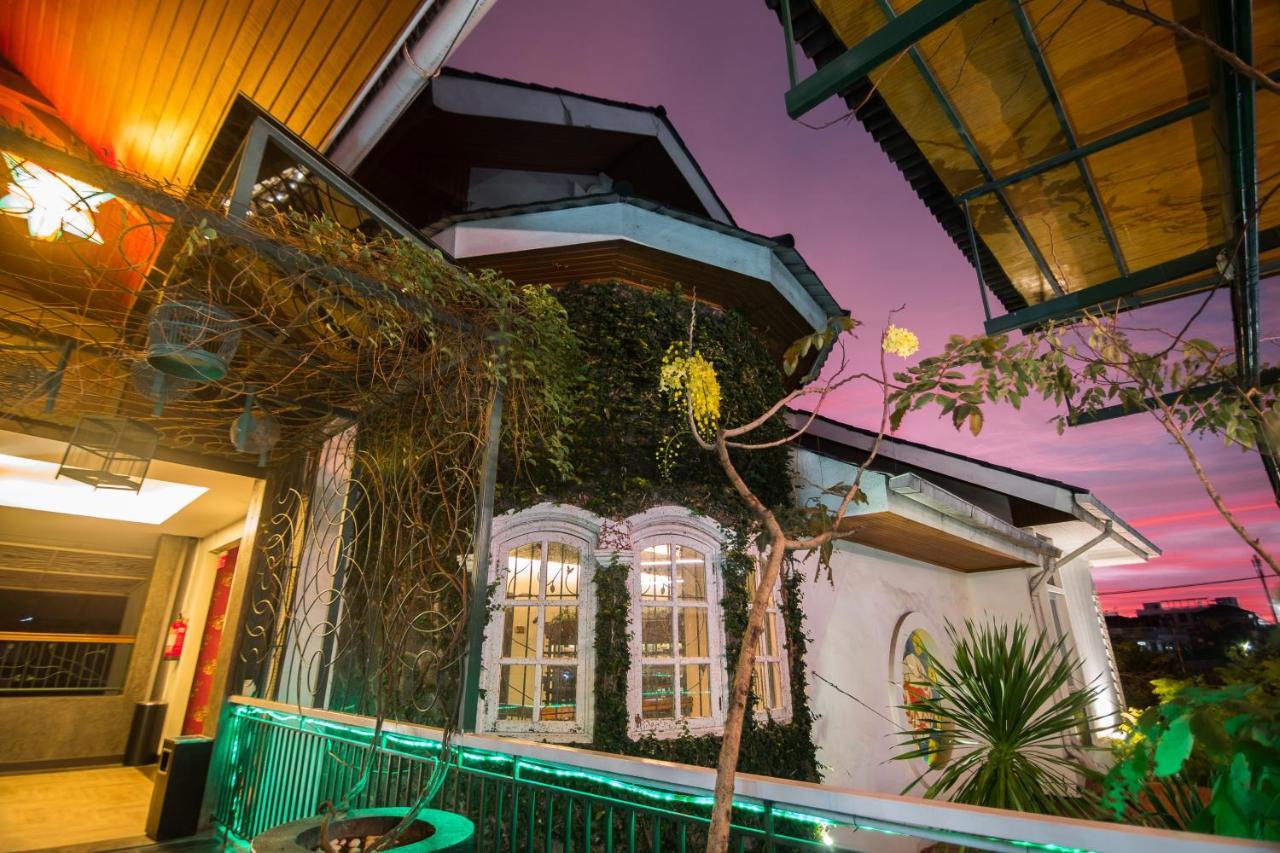 Oxville Hotel Паданг Экстерьер фото