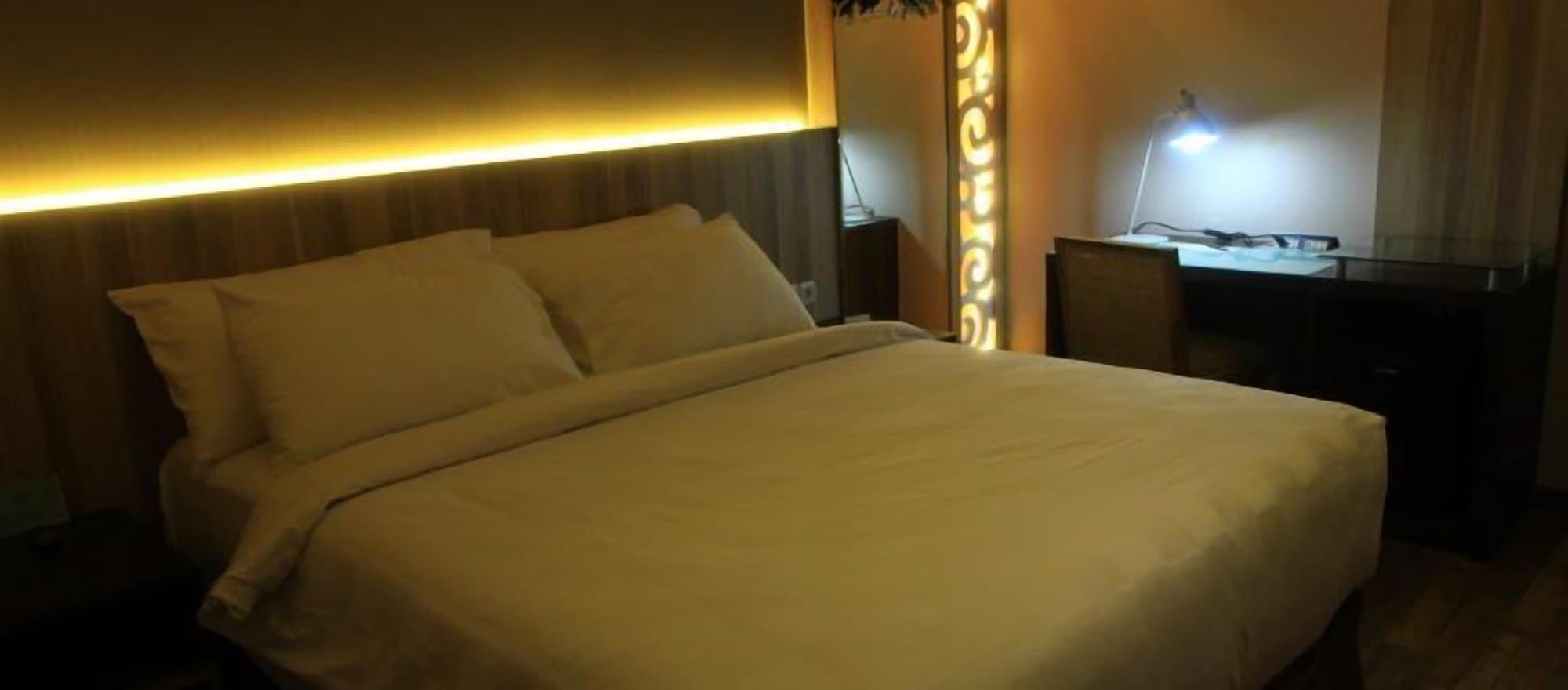 Oxville Hotel Паданг Экстерьер фото