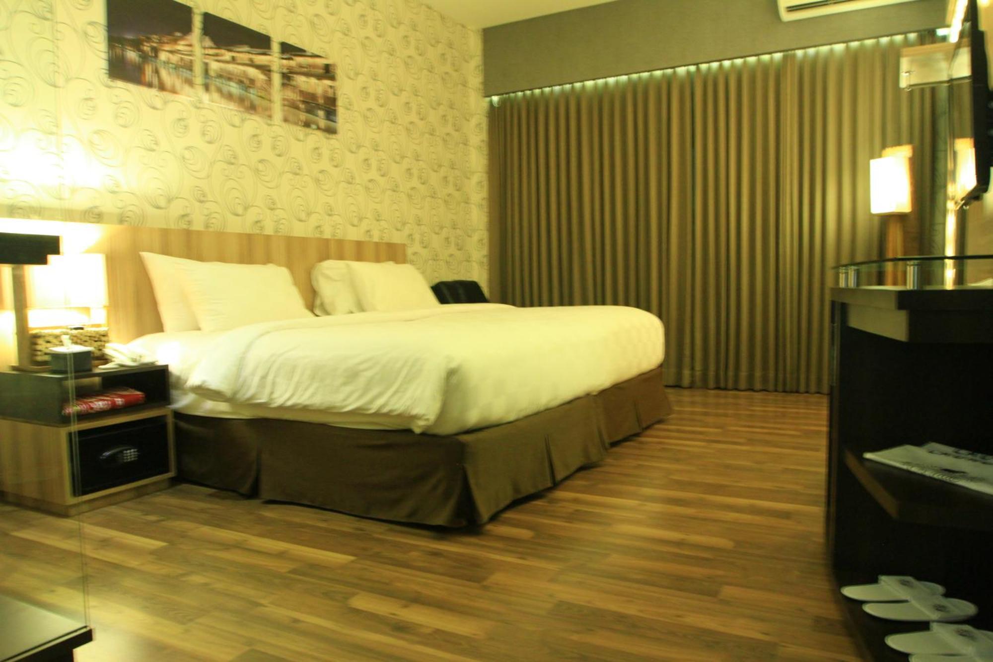 Oxville Hotel Паданг Номер фото