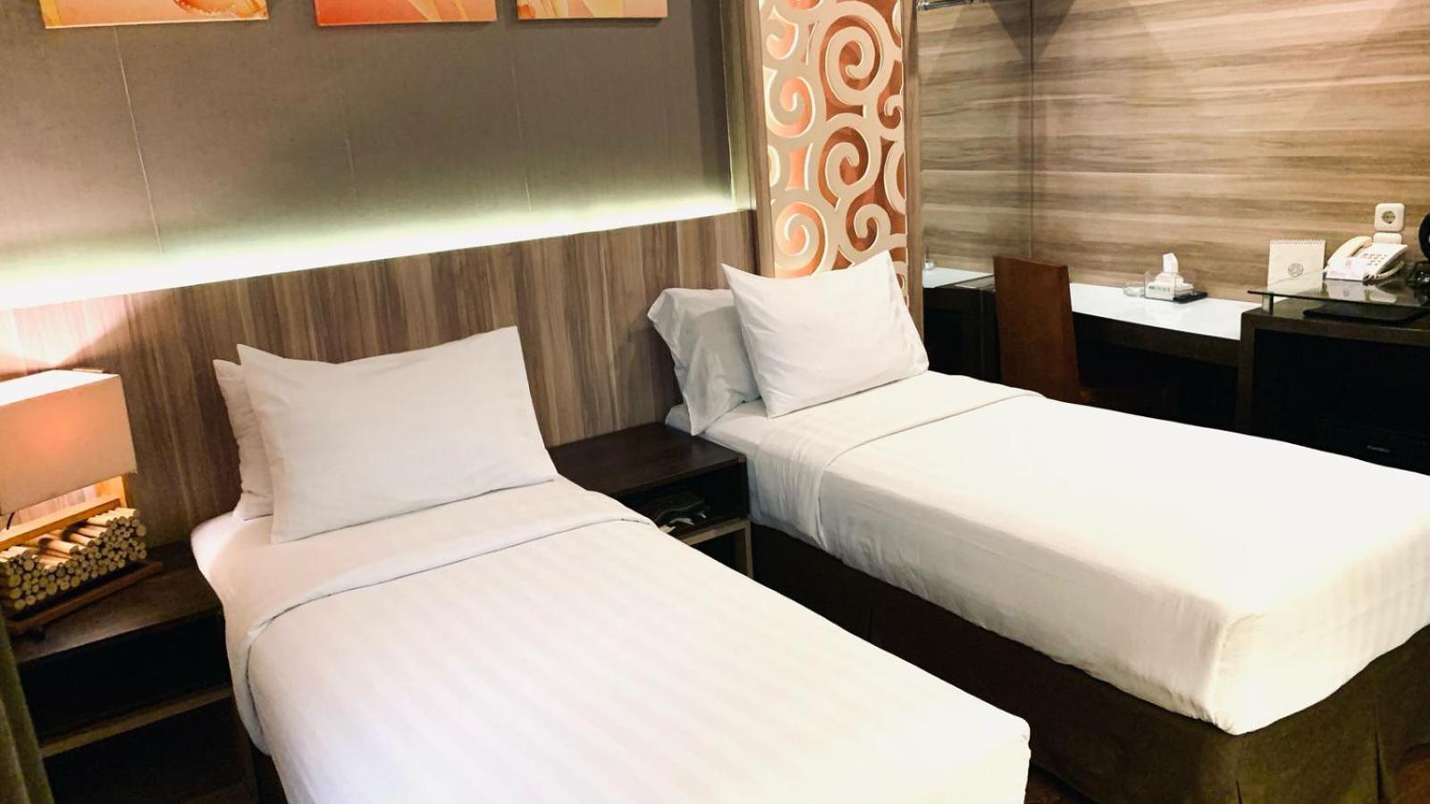 Oxville Hotel Паданг Экстерьер фото